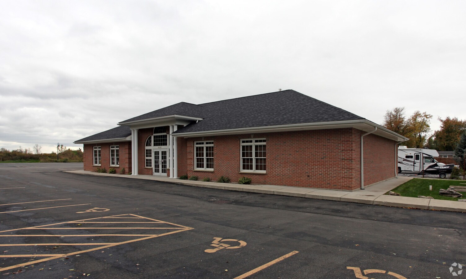 9097 Main St, Clarence, NY 14031