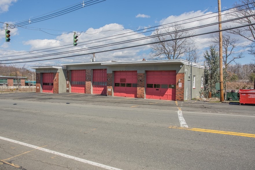 40 Red Schoolhouse Rd, Spring Valley, NY for sale - Primary Photo - Image 1 of 1