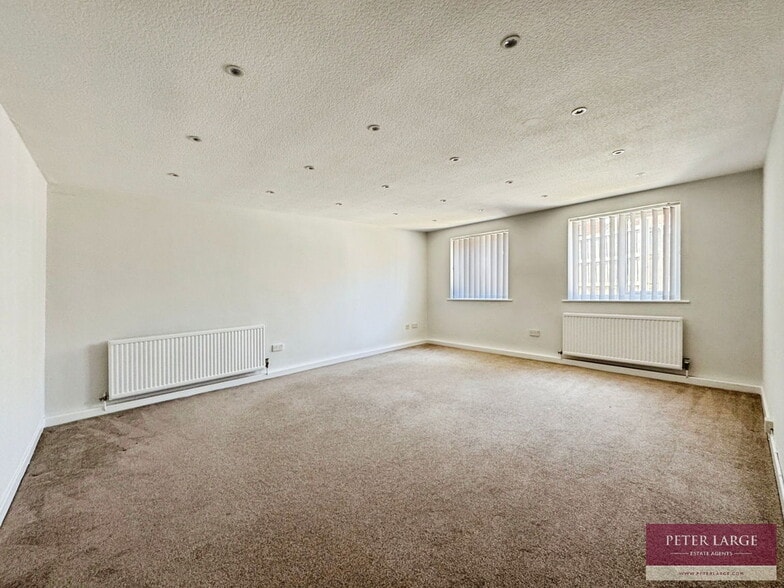 4A Rhuddlan Rd, Rhyl for sale - Interior Photo - Image 3 of 9