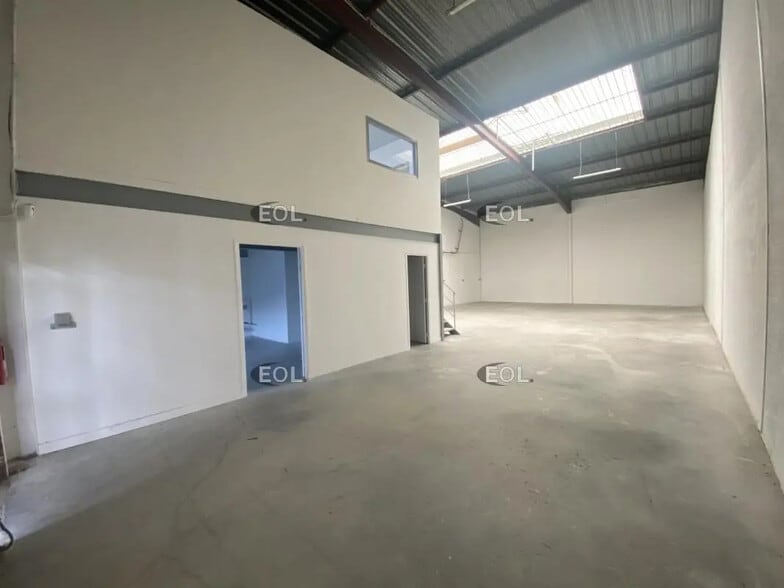 Industrial in Lisses for lease - Interior Photo - Image 3 of 4