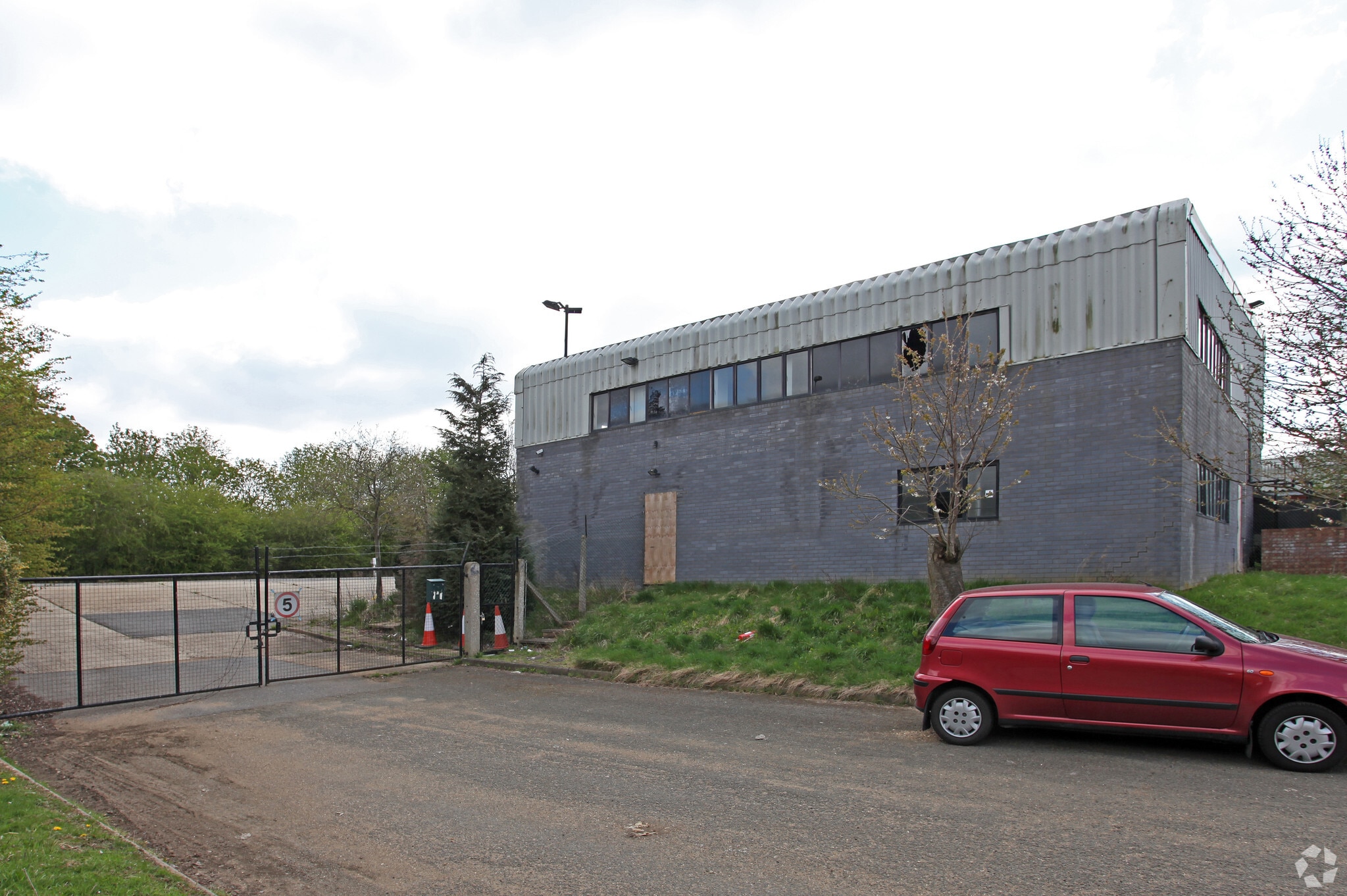 19 Hollin Ln, Milton Keynes for sale Primary Photo- Image 1 of 1