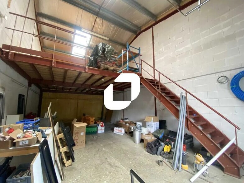 Flex in Canéjan for lease - Interior Photo - Image 2 of 7