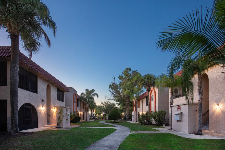 5528 Cinderlane Pky, Orlando, FL for sale - Building Photo - Image 1 of 6