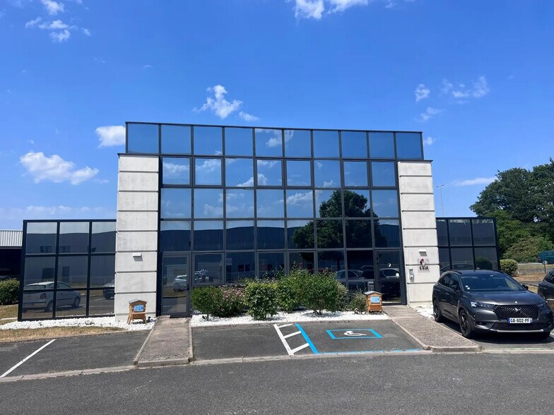 500 Rue Francis Perrin, Saran for lease - Building Photo - Image 1 of 10