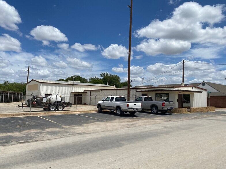302 2nd St, Brownwood, TX for sale - Primary Photo - Image 1 of 1