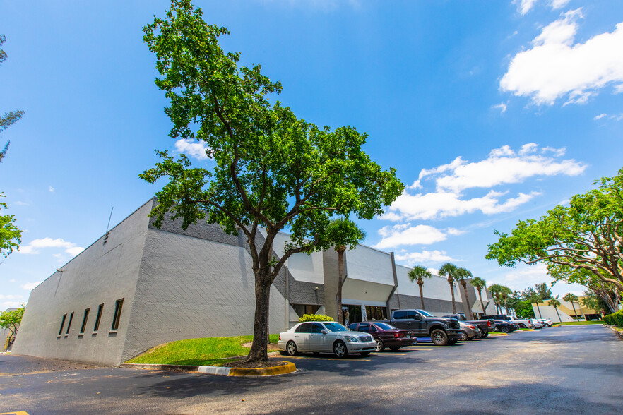 8800-8870 NW 24th Ter, Miami, FL for lease - Building Photo - Image 3 of 15