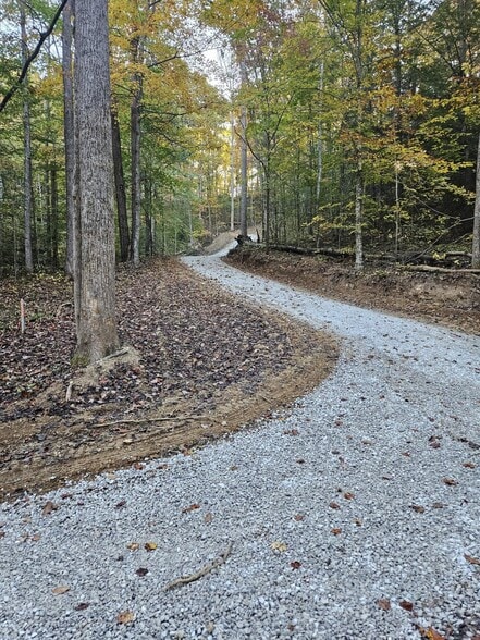 55 Low Ridge Rd, Campton, KY for sale - Primary Photo - Image 1 of 4