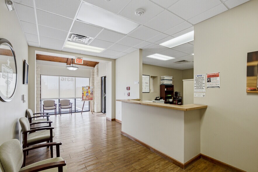 8316 Lone Tree Rd, Victoria, TX for sale - Building Photo - Image 3 of 53
