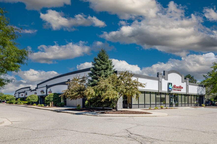 4790 S Hagadorn Rd, East Lansing, MI for lease - Building Photo - Image 1 of 3