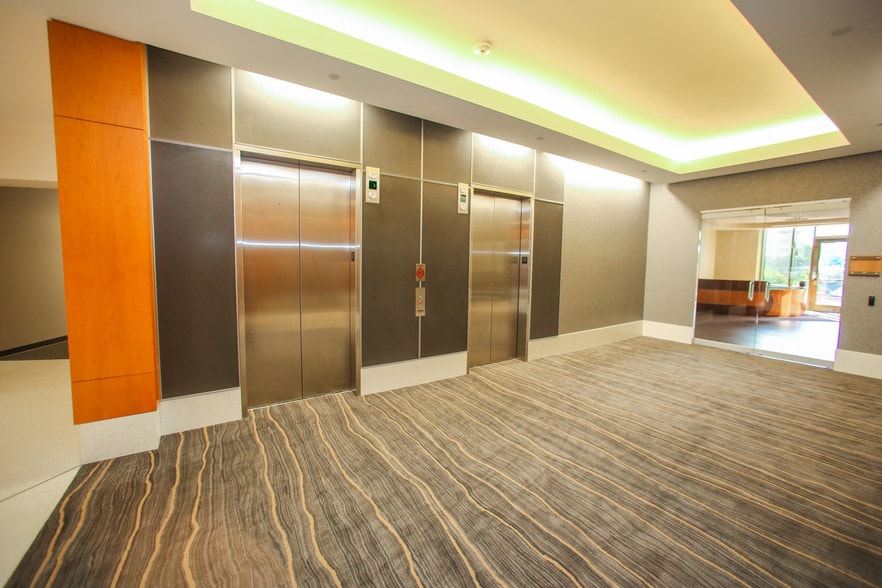 301 Pennsylvania Pky, Indianapolis, IN for lease - Interior Photo - Image 3 of 6