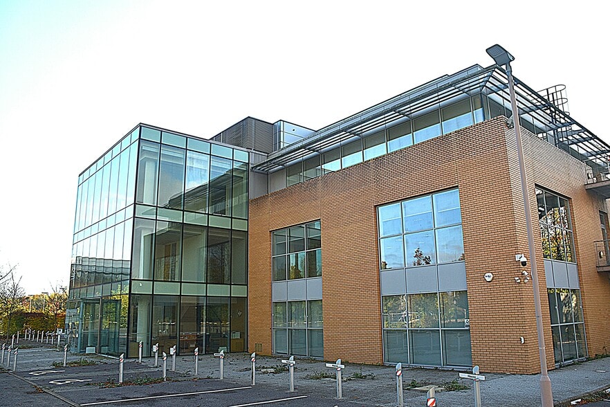 Vanwall Rd, Maidenhead for sale - Building Photo - Image 1 of 1