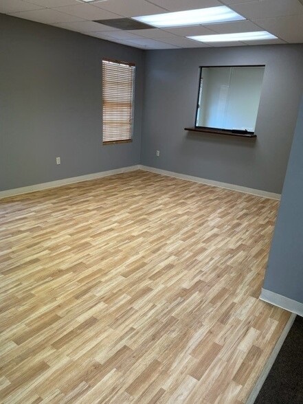 1124 N Main St, Sikeston, MO for lease - Interior Photo - Image 3 of 8