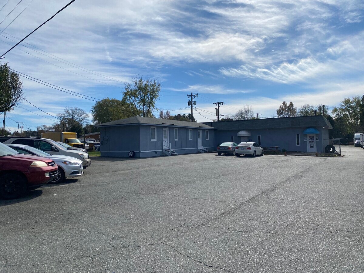 7716 Pence Rd, Charlotte, NC 28215