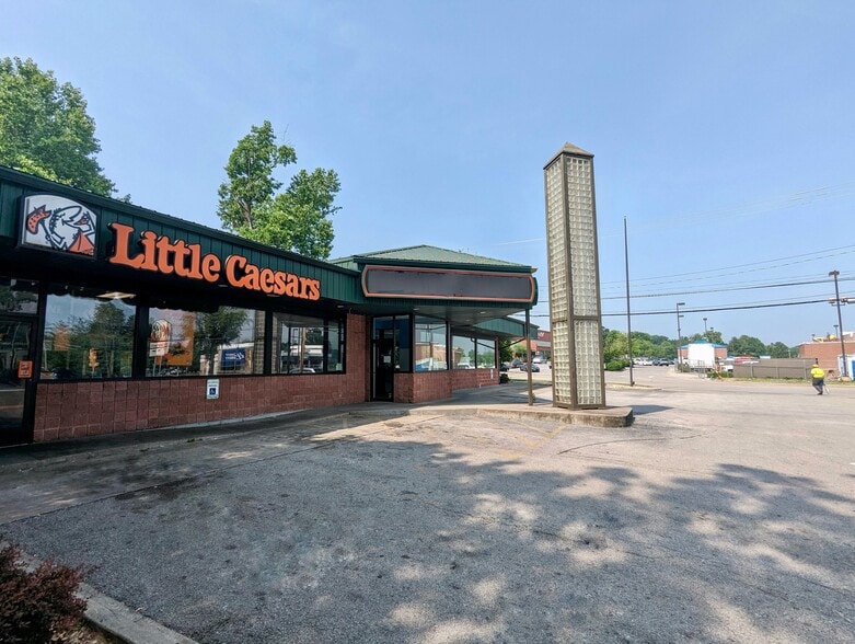 819 W Main St, Carbondale, IL for lease - Building Photo - Image 2 of 5