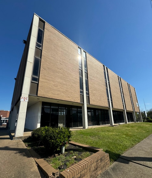 3000 Walnut Grove Rd, Memphis, TN for sale - Building Photo - Image 2 of 7