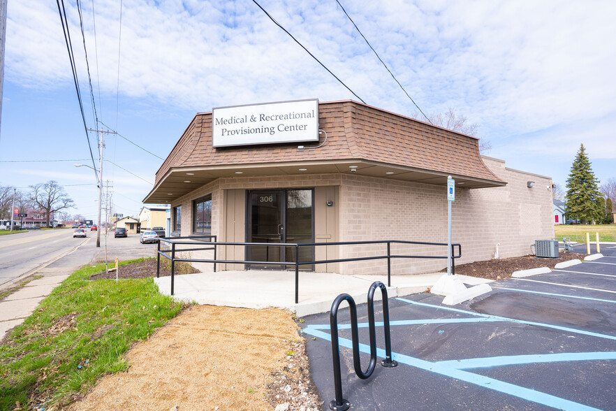 306 Columbia Ave W, Battle Creek, MI for sale - Building Photo - Image 1 of 6