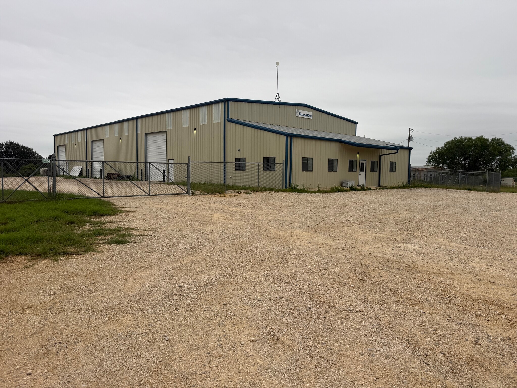 685 Corgey Rd, Pleasanton, TX for lease Interior Photo- Image 1 of 30
