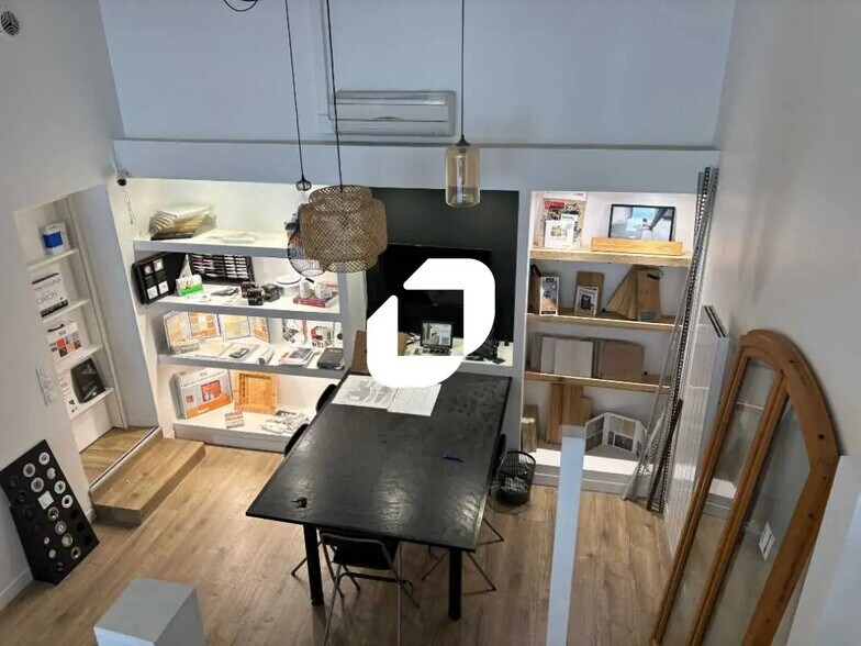 Office in Bordeaux for lease - Interior Photo - Image 2 of 14