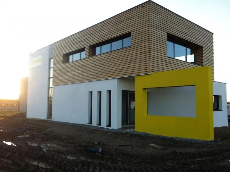 Office in Pontchâteau for lease - Building Photo - Image 1 of 14