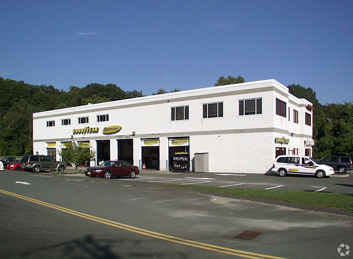 31 Mill Plain Rd, Danbury, CT, 06811 Freestanding