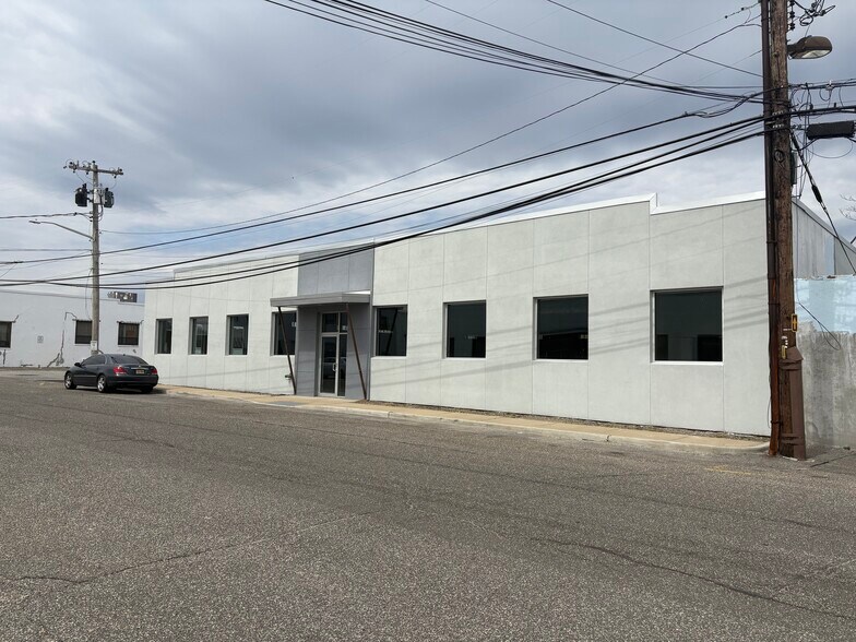4 Commercial St, Hicksville, NY for lease - Building Photo - Image 2 of 3