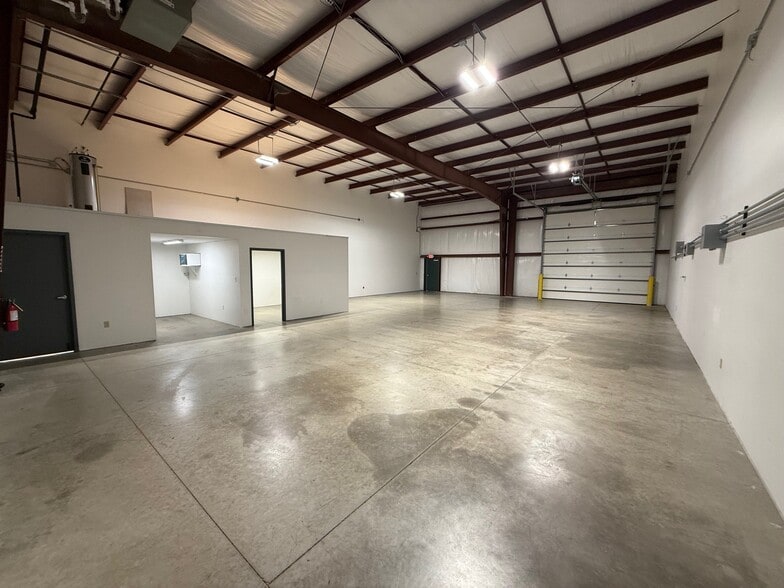 6415-6429 Highview Dr, Fort Wayne, IN for lease - Interior Photo - Image 2 of 9