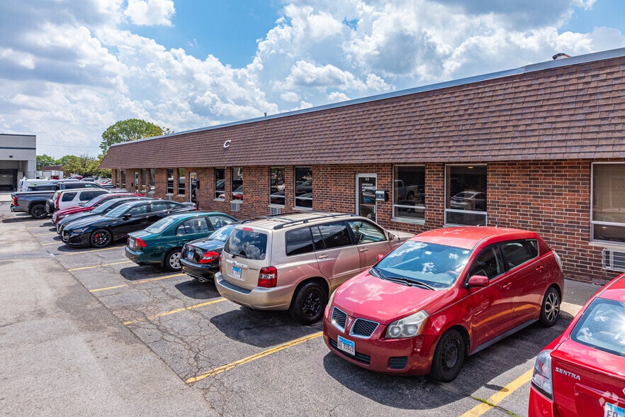 920 Ridge Ave N, Lombard, IL for lease - Building Photo - Image 2 of 6