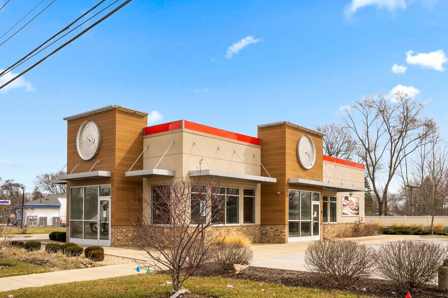 1775 N Farnsworth Ave, Aurora, IL for sale - Primary Photo - Image 1 of 1