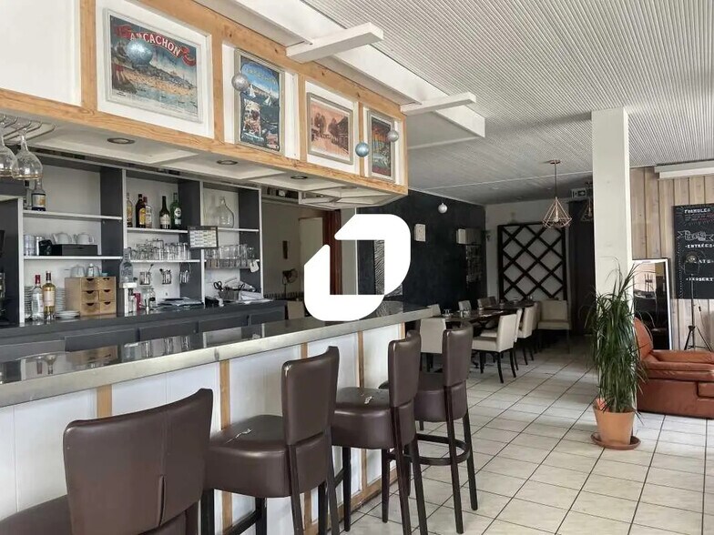 Retail in Biganos for lease - Interior Photo - Image 2 of 3