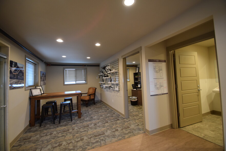 611 NE Jackpine Ct, Redmond, OR for lease - Building Photo - Image 3 of 19