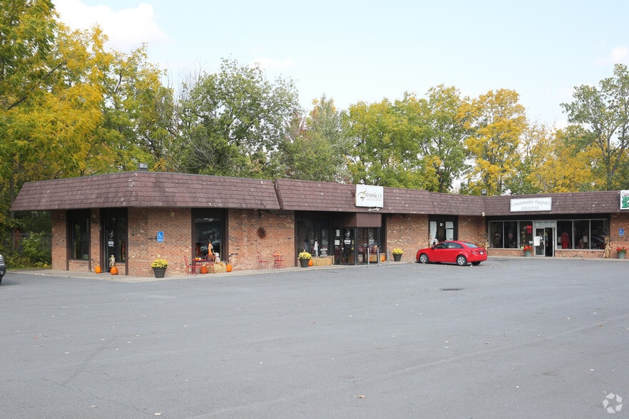 24 Maple Ave, Bloomfield, NY for sale - Primary Photo - Image 1 of 27