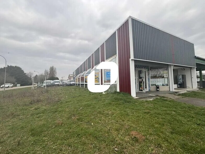 Retail in Angerville for lease - Building Photo - Image 1 of 9