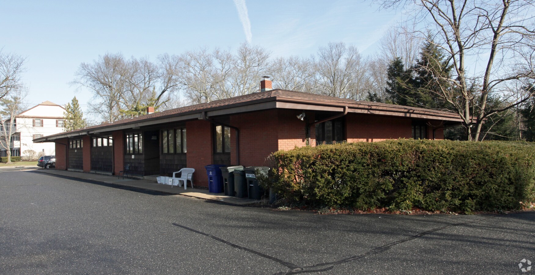 27 Pinckney Rd, Red Bank, NJ 07701