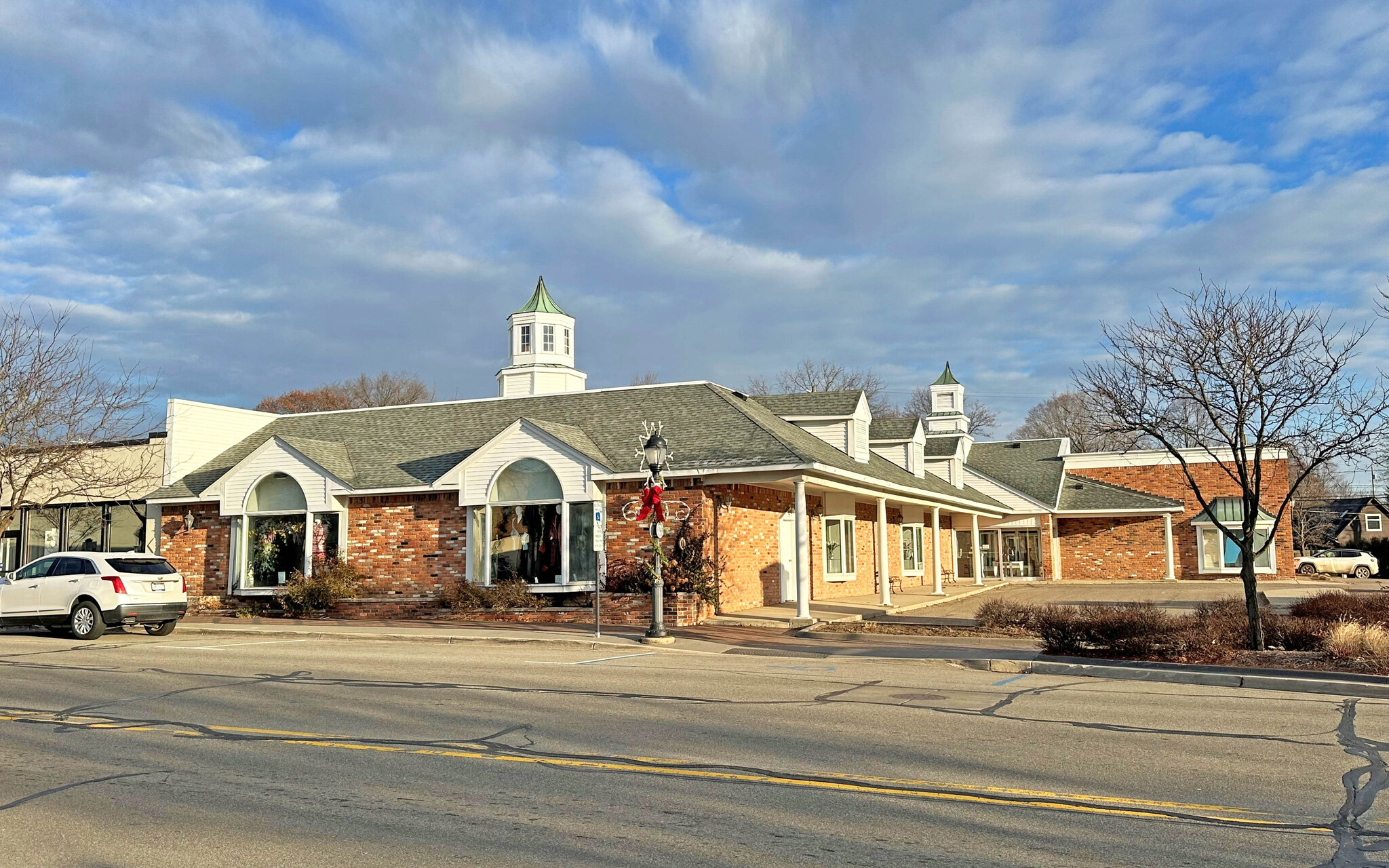 33224 Grand River Ave, Farmington, MI for lease Building Photo- Image 1 of 9