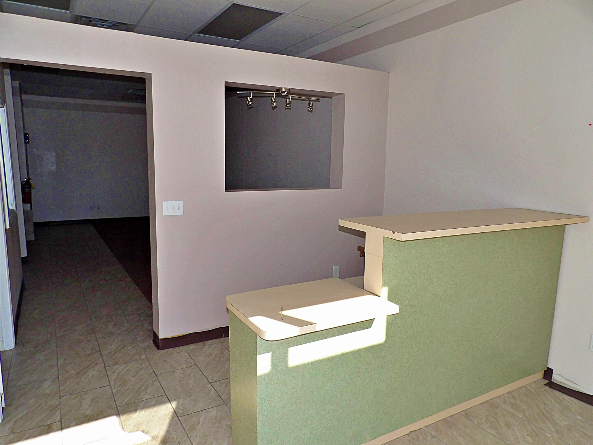 11890 Vista del Sol Dr, El Paso, TX for lease Interior Photo- Image 1 of 6