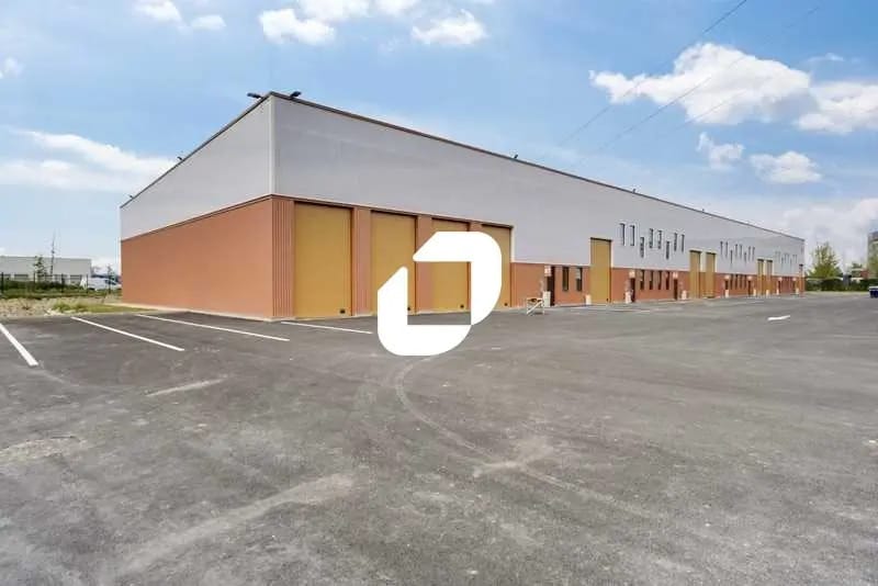 Retail in Le Coudray-Montceaux for lease - Building Photo - Image 2 of 19