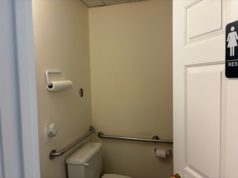 8538 Terminal Rd, Lorton, VA for lease - Building Photo - Image 3 of 6