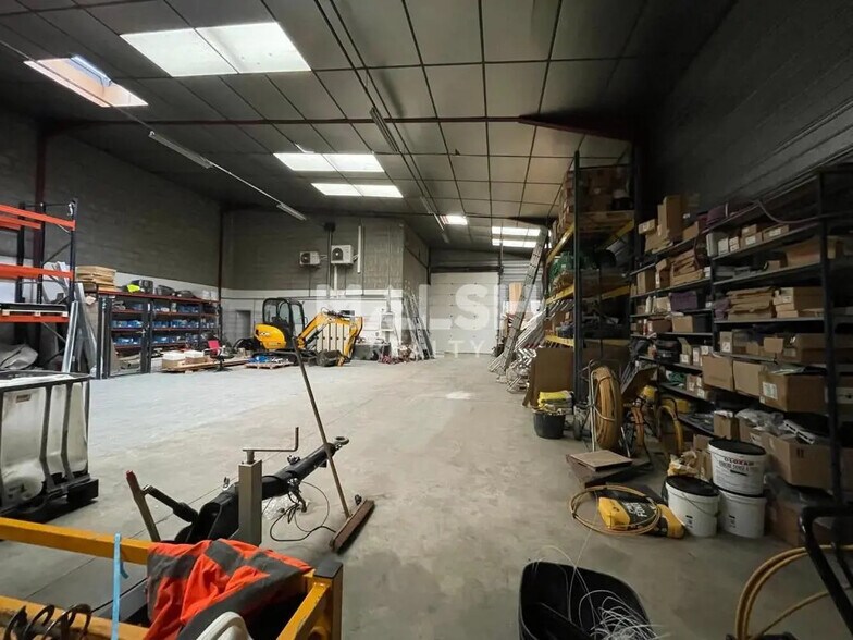 Office in Chassieu for lease - Interior Photo - Image 1 of 7