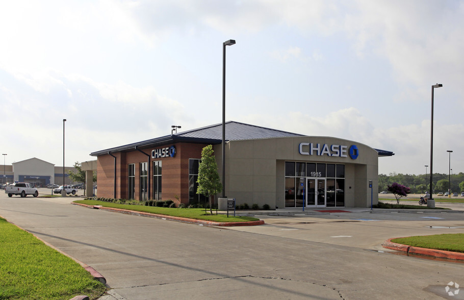 1915 N Main St, Pearland, TX for lease - Building Photo - Image 1 of 4