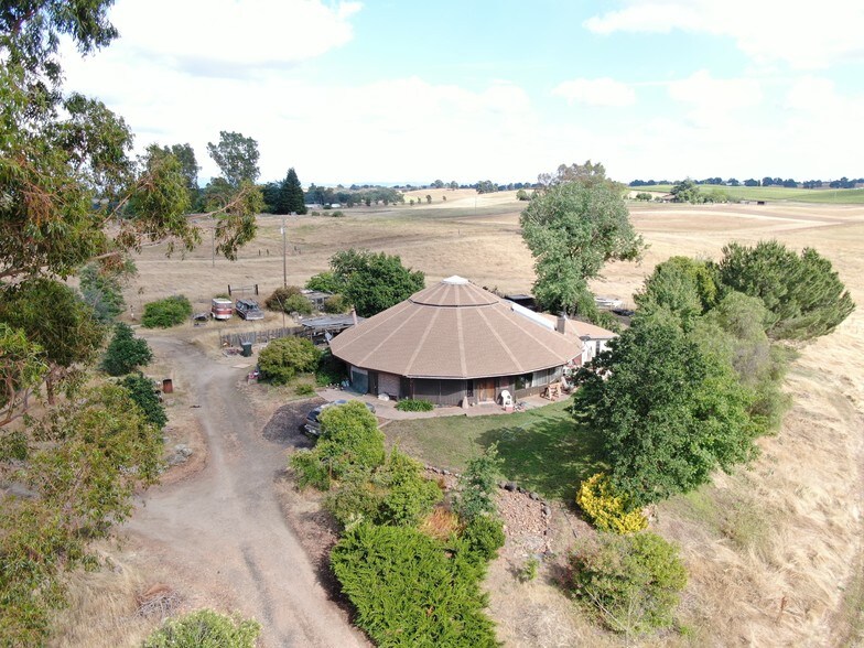 20380 E Acampo Rd, Clements, CA 95227