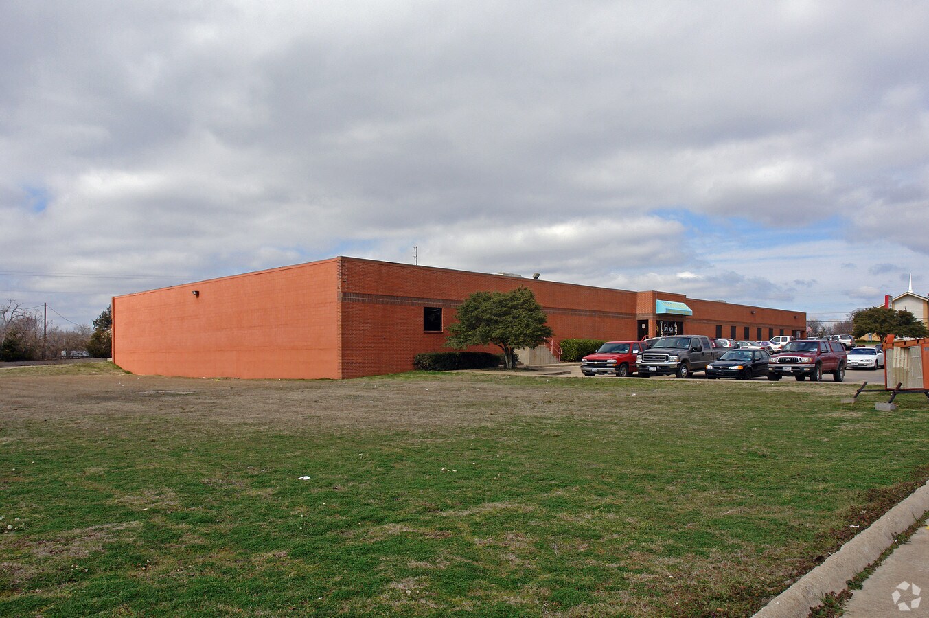 2402 W Morton St, Denison, TX 75020