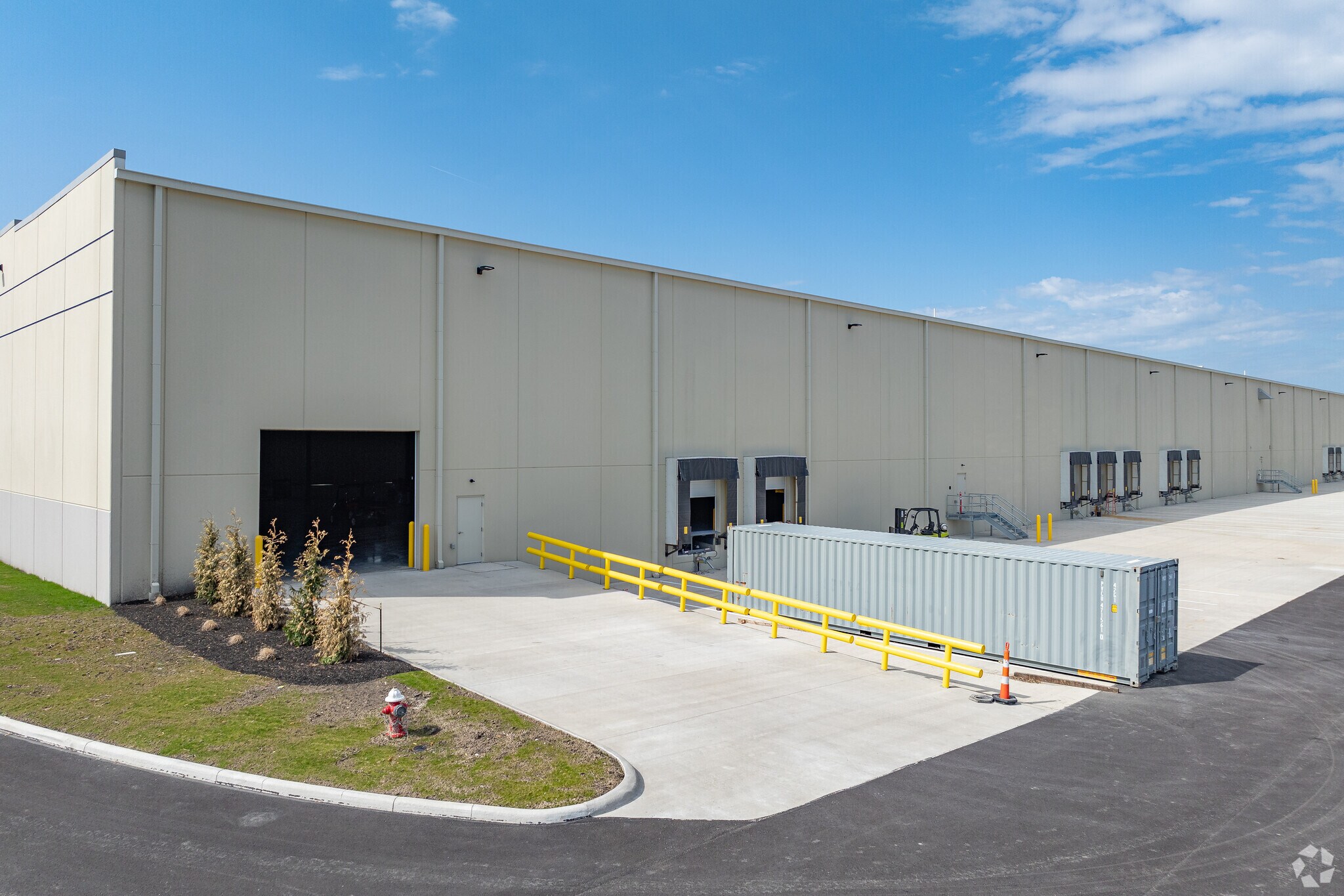 37988 Avon Commerce Pky, Avon, OH for lease Building Photo- Image 1 of 3