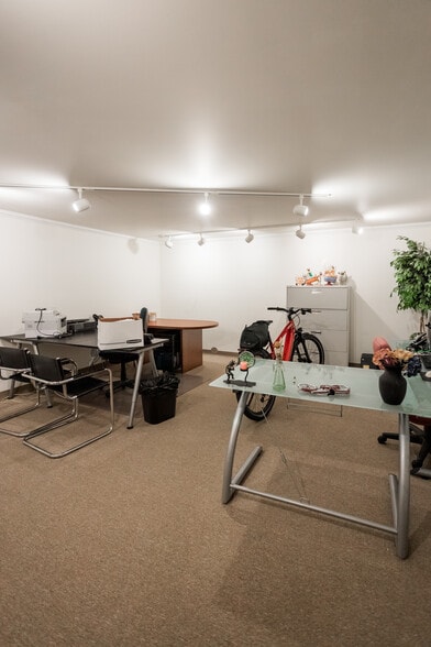 26339 Woodward Ave, Huntington Woods, MI for lease - Building Photo - Image 2 of 25