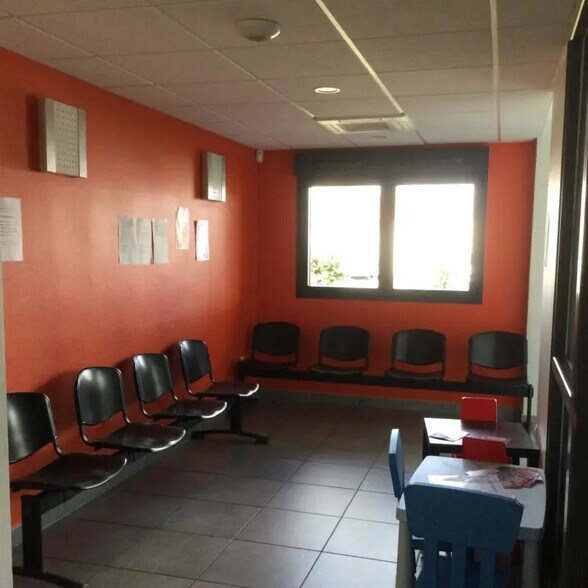 Office in for lease - Interior Photo - Image 3 of 4