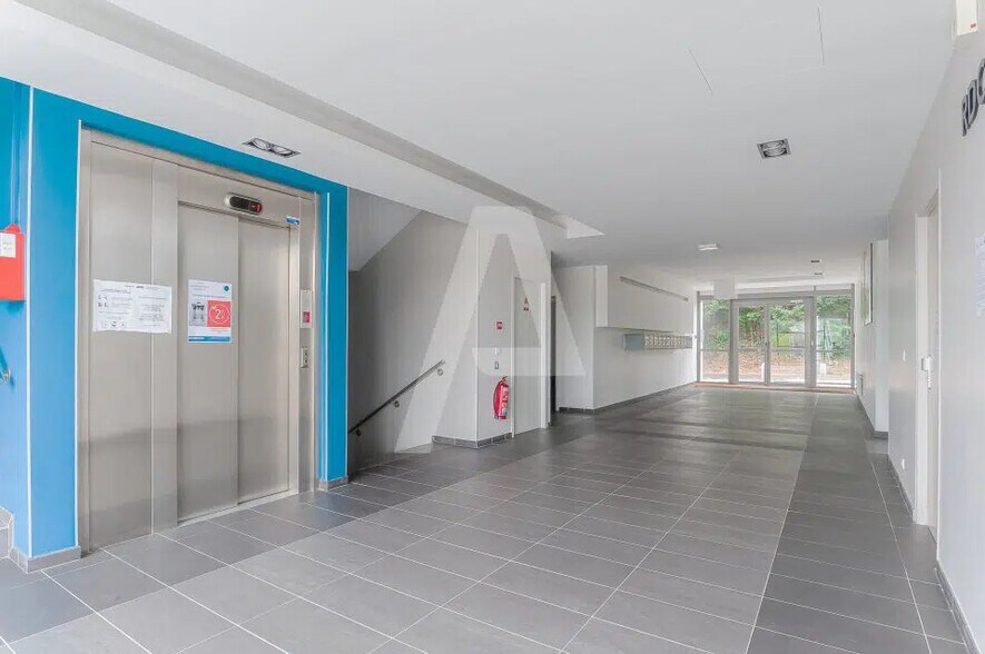 Office in Orsay for sale - Building Photo - Image 3 of 11