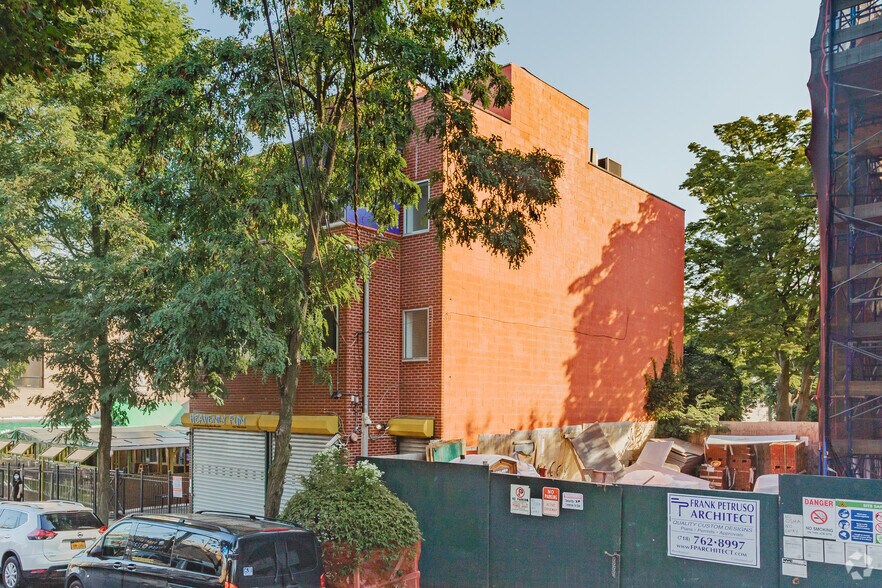 41-13 149th Pl, Flushing, NY for sale - Primary Photo - Image 1 of 1