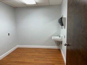 611 S Carlin Springs Rd, Arlington, VA for lease Interior Photo- Image 2 of 6