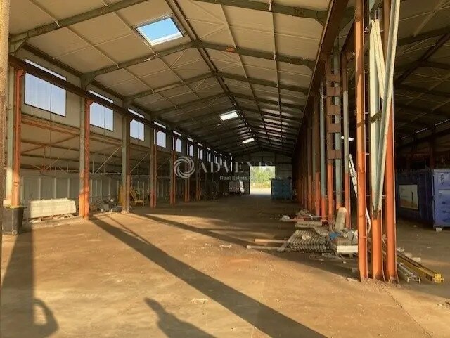 Flex in Saint-Laurent-Nouan for lease - Building Photo - Image 1 of 8