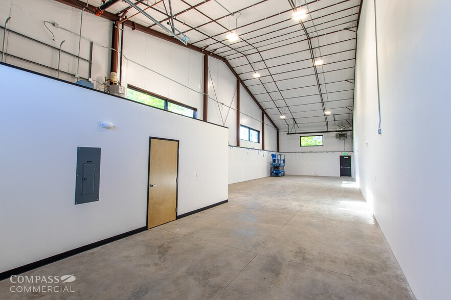 2754 SW 6th St, Redmond, OR for lease - Interior Photo - Image 3 of 20
