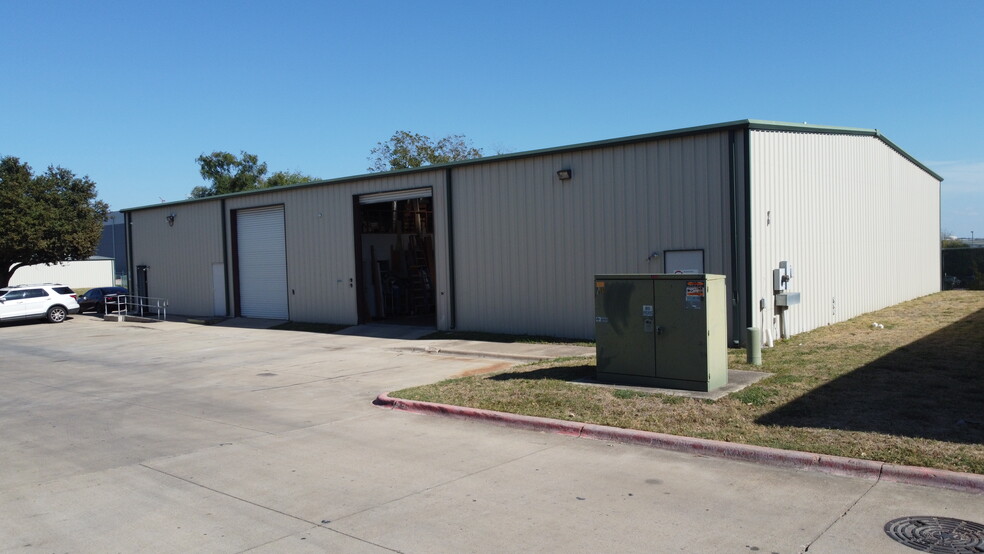 1834 Ferguson Ln, Austin, TX for lease - Building Photo - Image 3 of 5